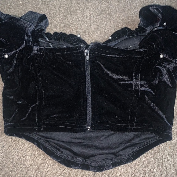 NWOT Privy Small Black Velour Corset Style Faux Pearl Bead Puff Sleeve Crop Top - Picture 4 of 8